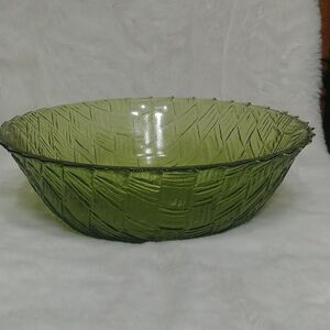 Vintage Indiana Glass Weavetex Glassware Avocado Green Basket Weave Bowl 9in dia